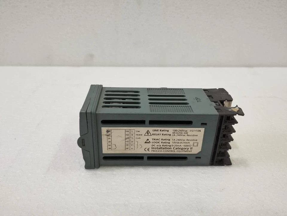 Contrôleur de température EUROTHERM 2216E - Photo 3/4