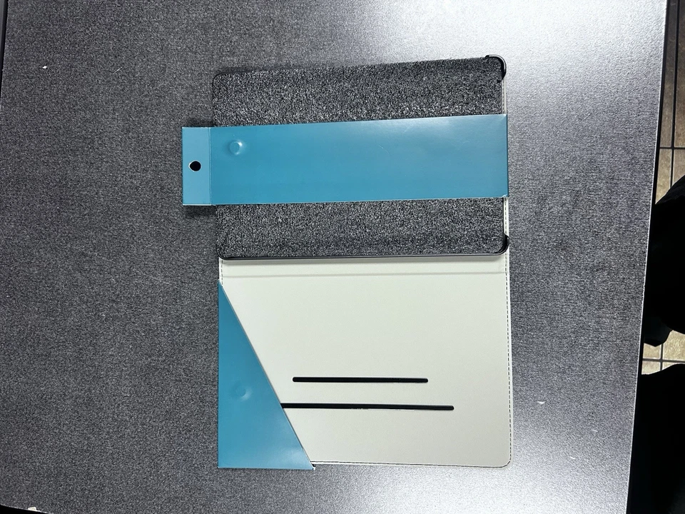 Защитный чехол-книжка Onn для планшета подходит для Samsung Galaxy Tab S9 FE - Изображение 2 из 3