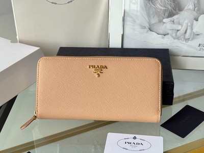 Prada Classic small single-zip wallet |   Dimensions: 19x12cm