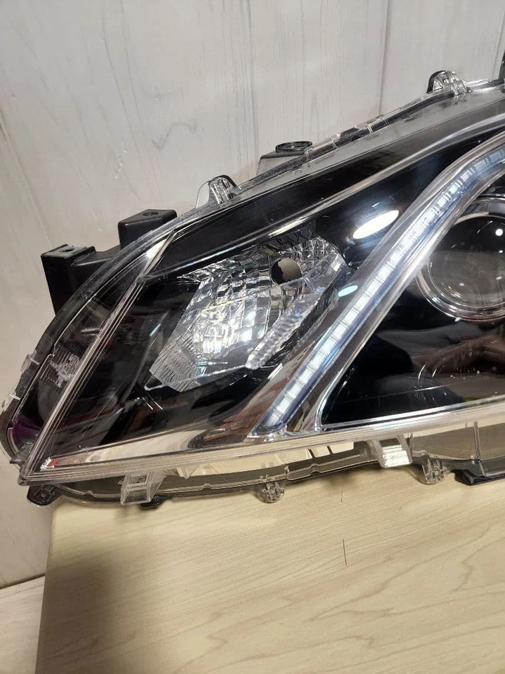 Toyota Crown Majesta 210 LED Headlight – Excellent Condition Japan Me Foto 4 de 4