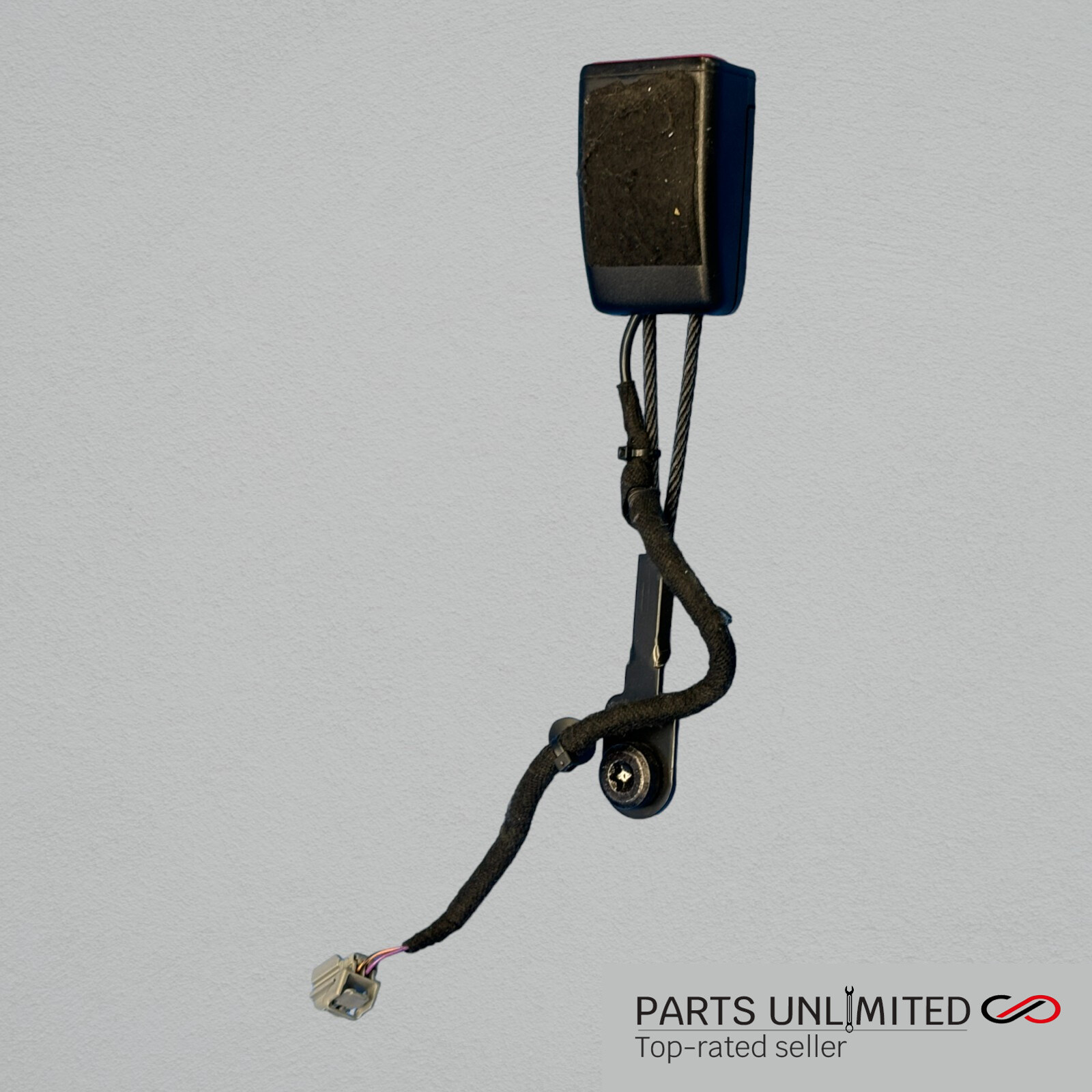 14-20 Maserati Ghibli M157 OEM front Left driver side seat belt buckle receiver