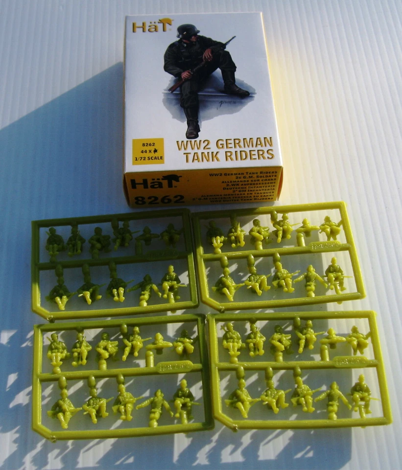 1/72 Scale WWII German Tank Rider Infantry, HaT, New In Box - Image 2 of 3