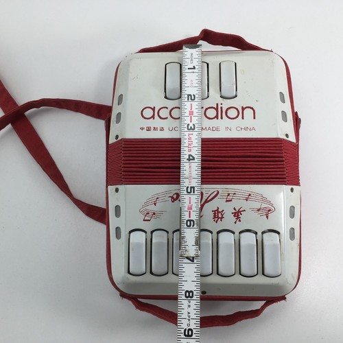 SEE VIDEO! Vintage Toy Accordion Satchel Hero UC 098 Red & White 1970 READ DESC - Picture 11 of 13