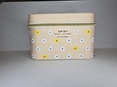 Marc Jacobs Daisy ''Eau So Fresh'' Makeup traincase.