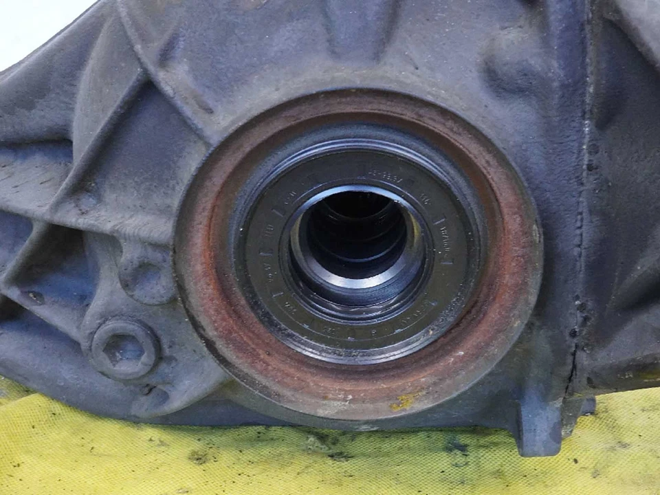 2010 - 2014 MERCEDES BENZ E CLASS C207 E350 RWD DIFFERENTIAL CARRIER 2.82 RATIO - Image 2 of 4