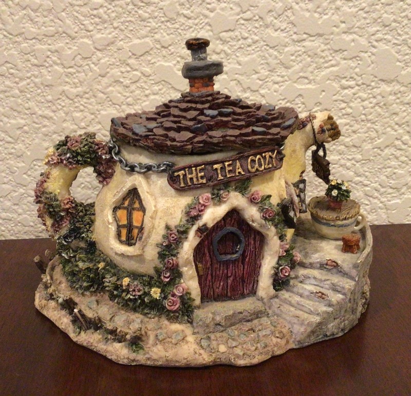Boyd's Bearly-Built Villages "The Tea Cozy" #19014, Edition 5E/693, 2000