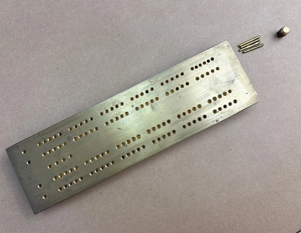 Vintage Large Solid Brass & Rubber Cribbage Board, Over 4lbs Heavy, 11 Inches - Image 4 of 4