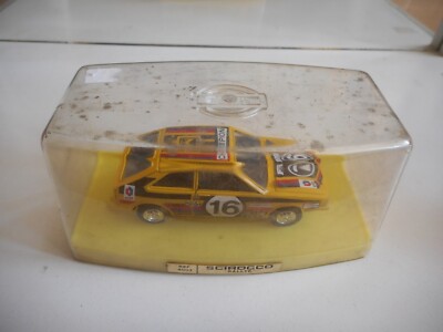 VW Volkswagen Scirocco Rallye in gelb auf 1:43 im Kastenvisier