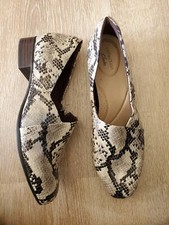 Clarks Collection Womens Juliet Palm Taupe Snake Print Loafers Size 7M
