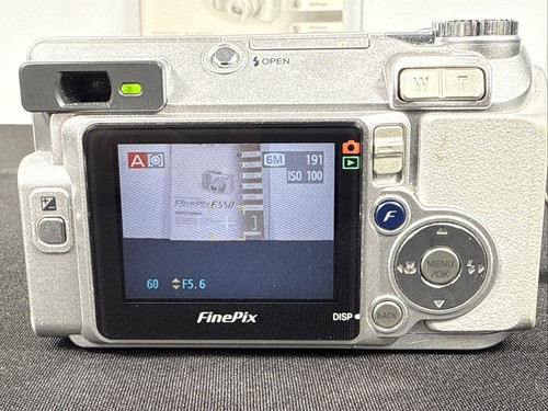 Fujifilm FinePix E550 Digital Point & Shoot Camera 1 GB XD Picture Card Case - Picture 6 of 23