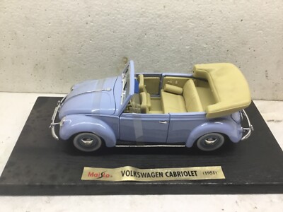 Maisto 1951 Volkswagen Cabriolet 1:18 Diecast Car light blue