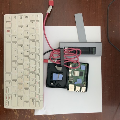 Raspberry Pi 5 - 4gb RAM in case, with 256 gb ssd and pi keyboard - Afbeelding 8 van 9