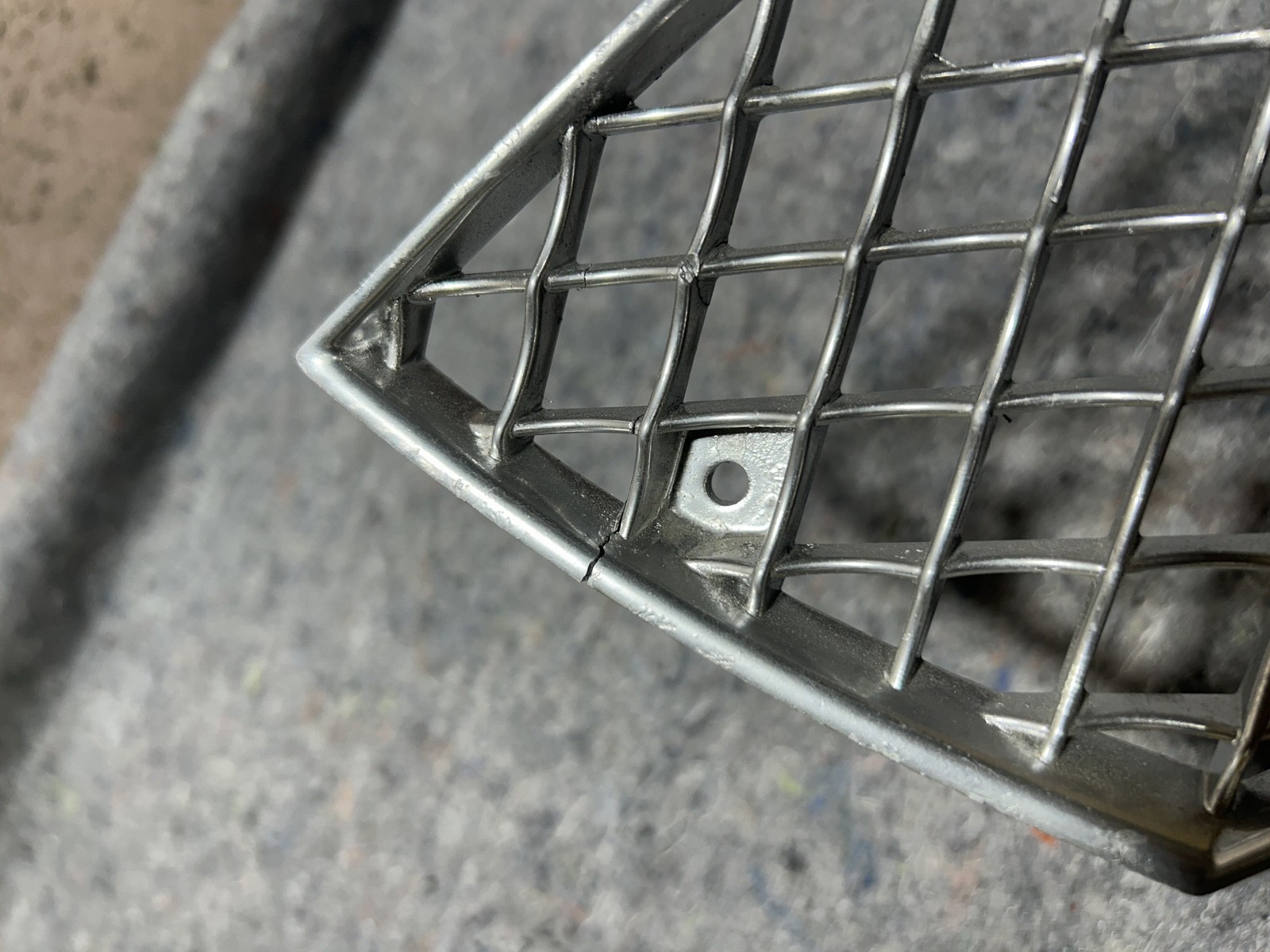 06-13 BENTLEY CONTINENTAL FLYING SPUR FRONT BUMPER LOWER MESH GRILL OEM