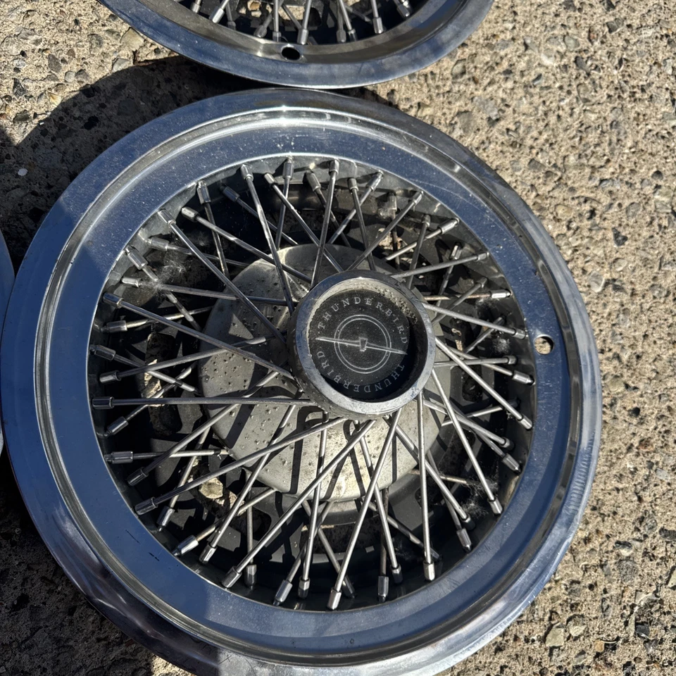 Комплект (4) колпаков колес со спицами 15 дюймов для Ford Thunderbird 1974 - 1979 годов выпуска - Изображение 3 из 4