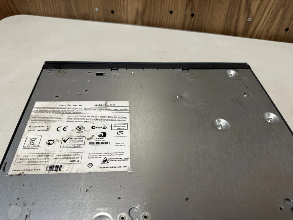 Router de servicios integrados Cisco serie 1800 modelo 1841 sin probar Foto 3 de 4