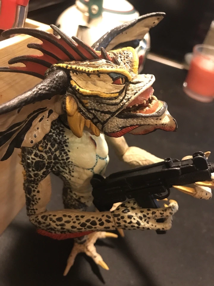 Pintado Personalizado NES Mohawk Gremlin (NECA Gremlins 2: El Nuevo Lote) CIB Foto 4 de 4