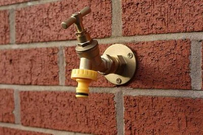 WARMER SYSTEM Outside 1/2'' Garden Tap with Through The Wall Flange Bracket Set for 15mm