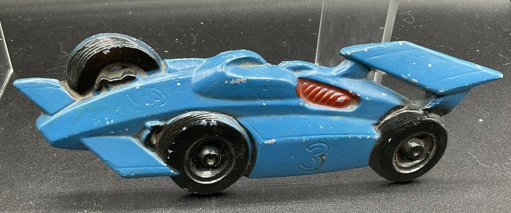 VINTAGE METAL 3D RACE CAR WALL ART DECOR