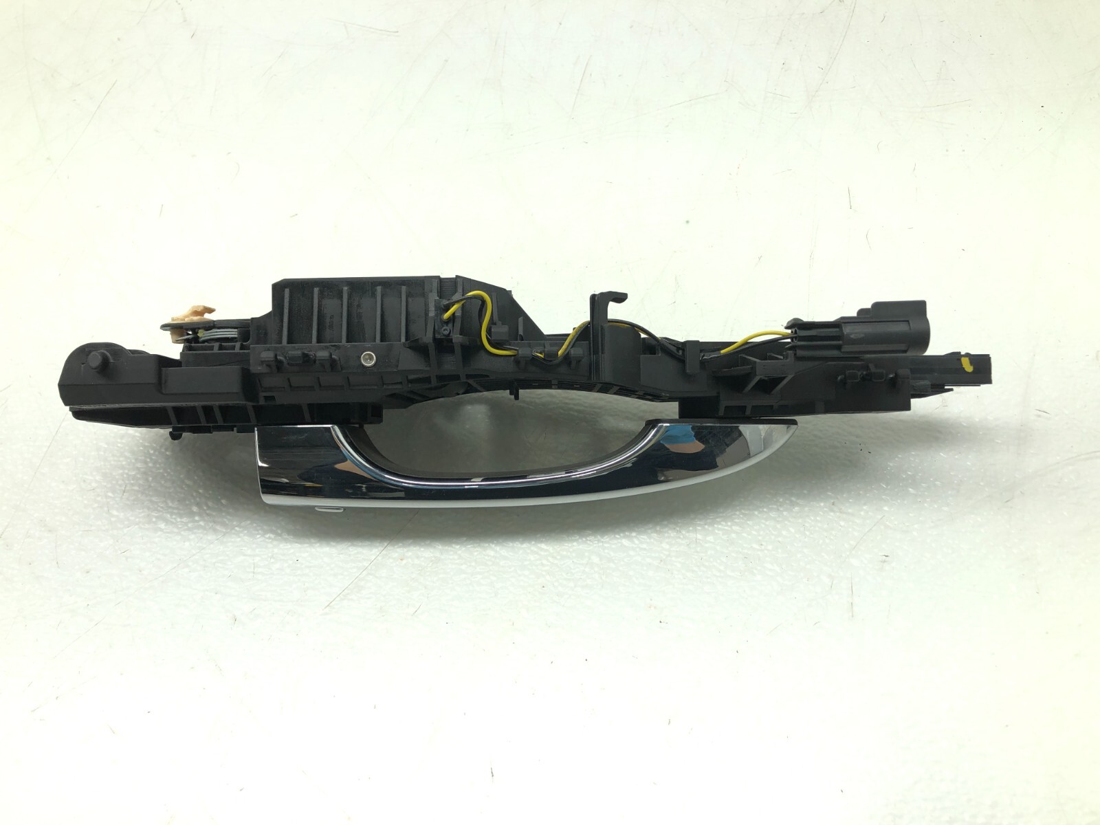 2017-2020 MASERATI LEVANTE LEFT DRIVER FRONT EXTERIOR DOOR HANDLE OEM.