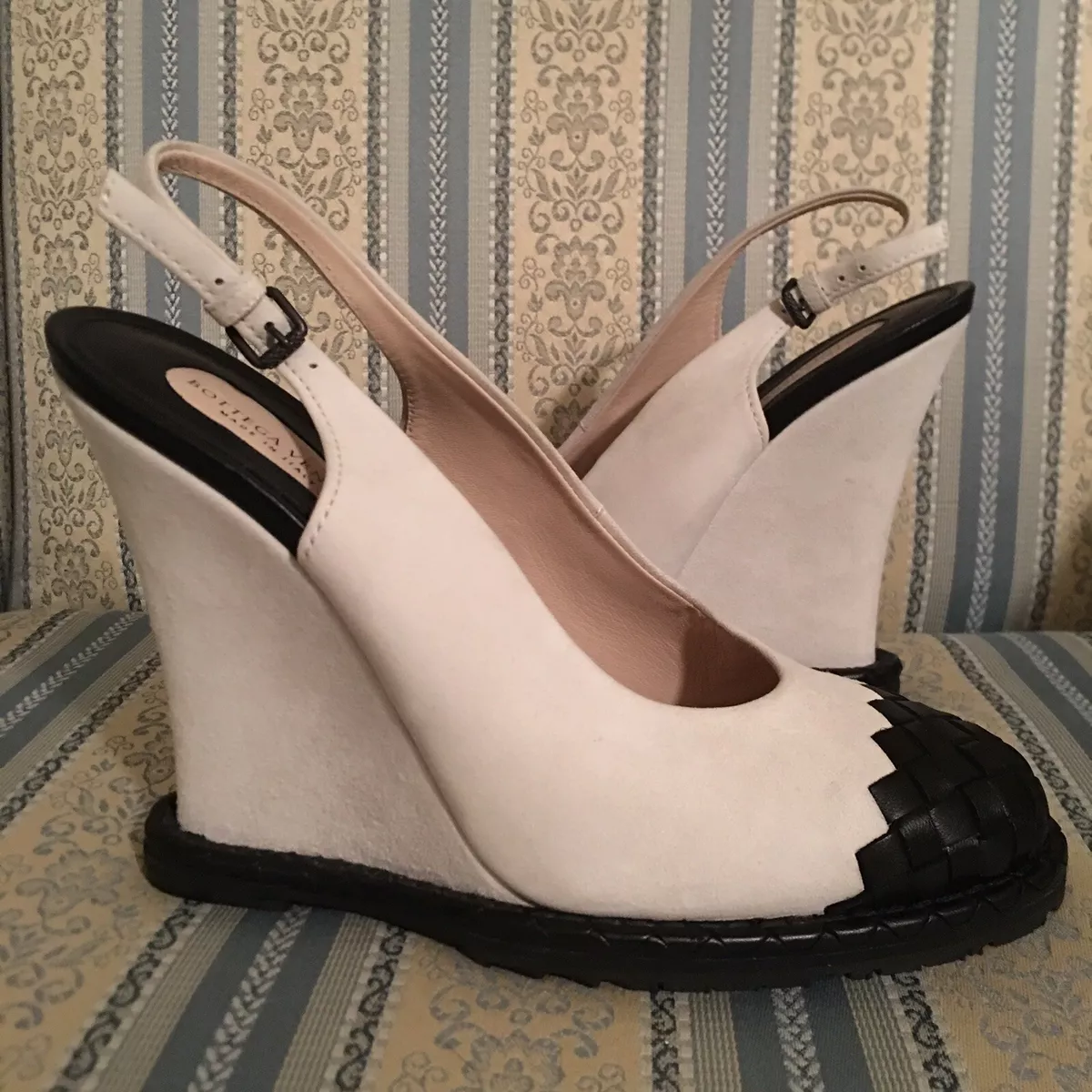 950 Bottega Veneta Women s White Suede Woven Cap Toe Wedge Heels Sz IT 39 US 9