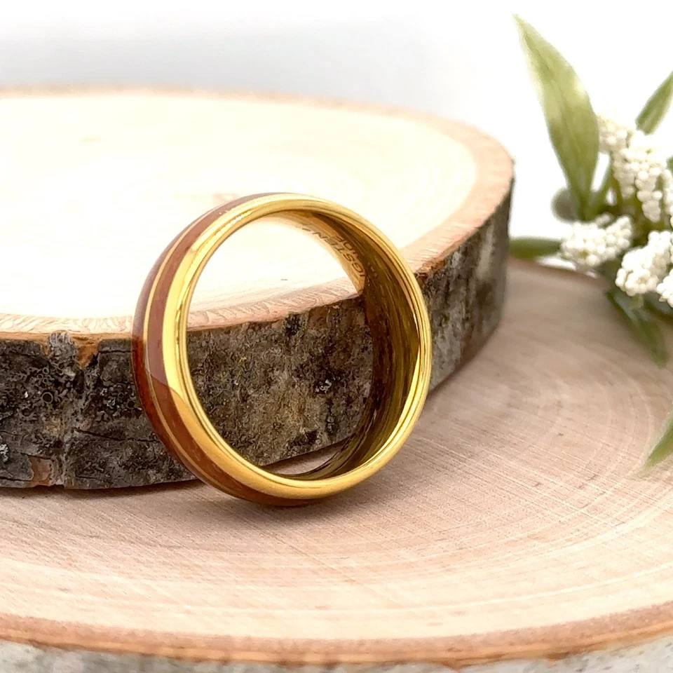 Anillo de propuesta de tungsteno dorado duradero de 8 mm con incrustación de madera roja banda a prueba de arañazos Foto 4 de 4