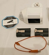 Ring Spotlight Cam Battery – White – Security Camera (with 2x batteries)