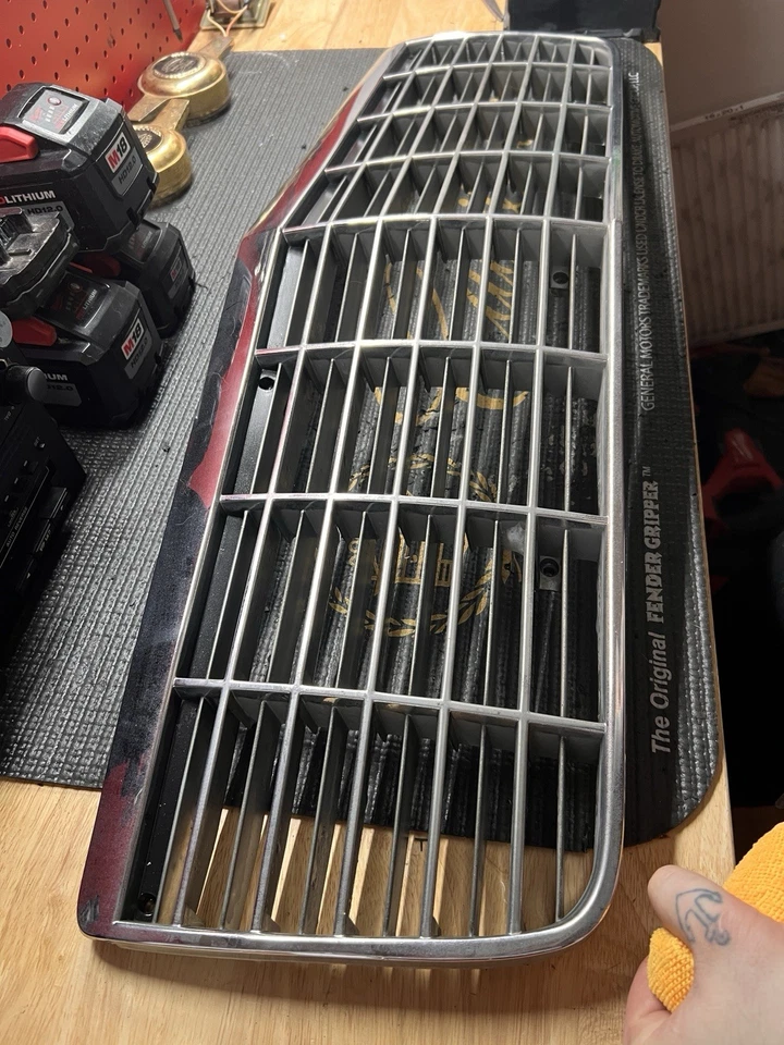 Stock Cadillac Fleetwood Brougham Grill Chrome 1993-1996 - Image 2 of 4