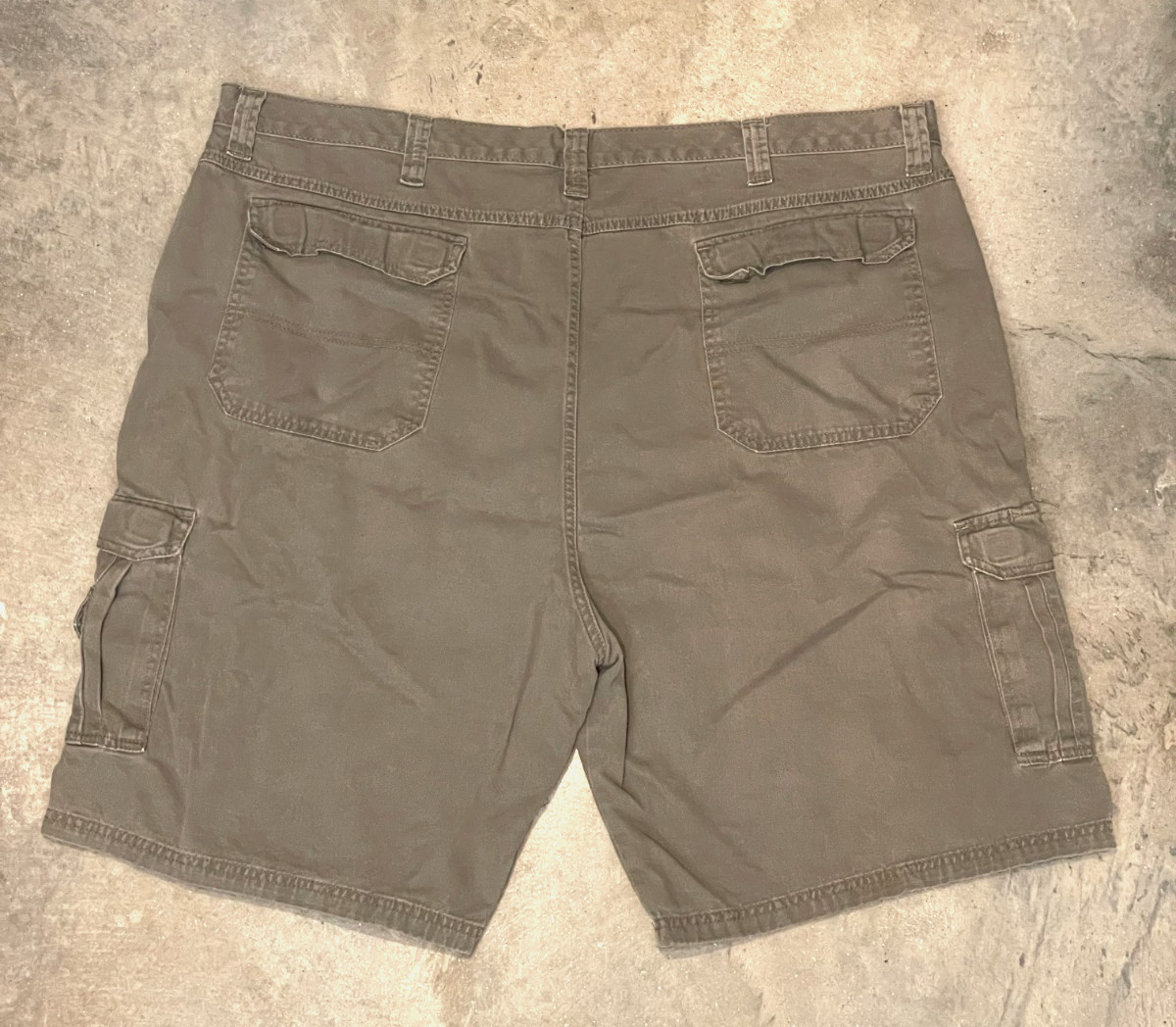 Wrangler Cargo Shorts Mens 46 Fits 44 Taupe Utility Outdoor Casual Cotton thumbnail 2