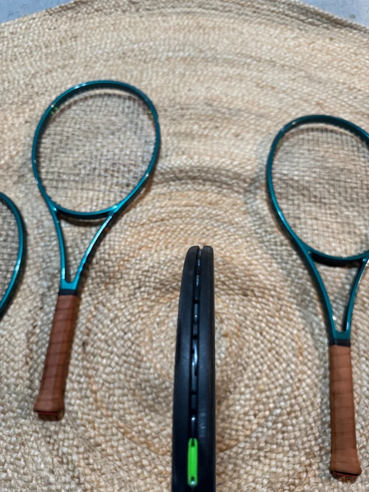 Wilson Blade Pro V9 – 98 18x20 – Tour Spec – Slightly Used - Great Condition - Image 4 of 4