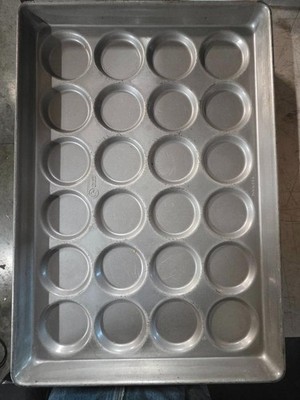 6 Chicago Metallic Burger Bun Pan ePAN Makes (24) 3 3/4'' Rounds AMERICOAT Glazed