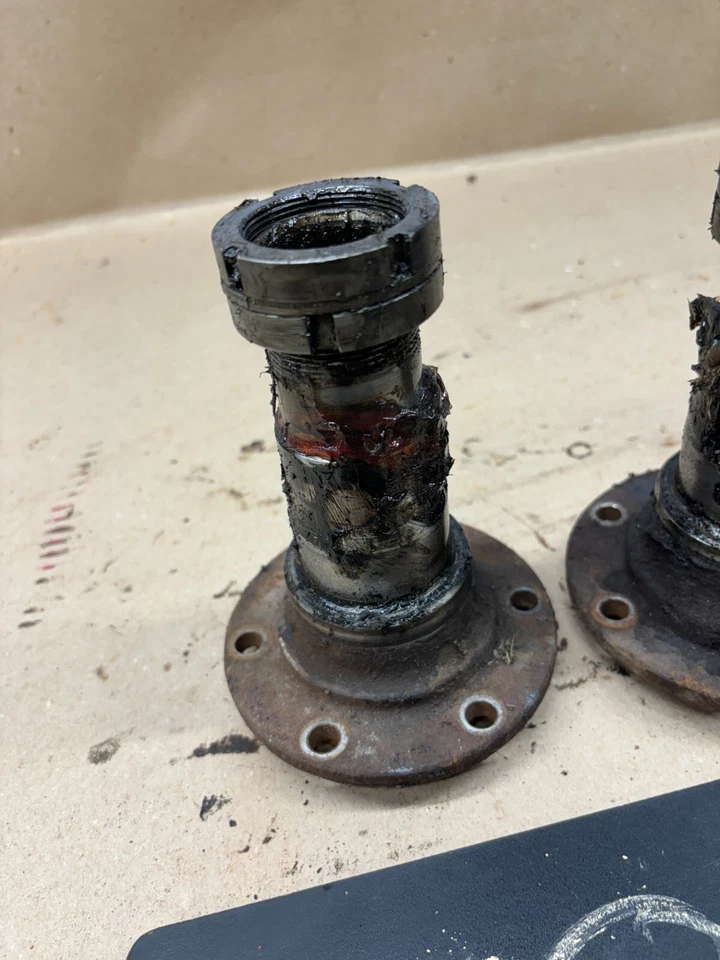 Dodge D100 D150 1981 86 1987 Ramcharger 4x4 eje extremo buje conjunto bujes OEM Foto 2 de 4