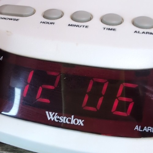 Vintage Westclox Basic Red LED Electric Alarm Clock - 22683 - 1993 White Tested - Picture 2 of 10
