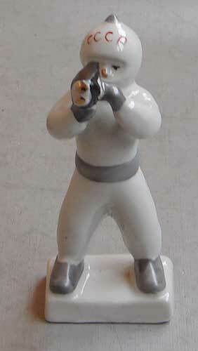 Sowjetische Porzellan Figur UdSSR Astronaut Kosmonaut Raumfahrer mit Videokamera - Bild 1 von 4