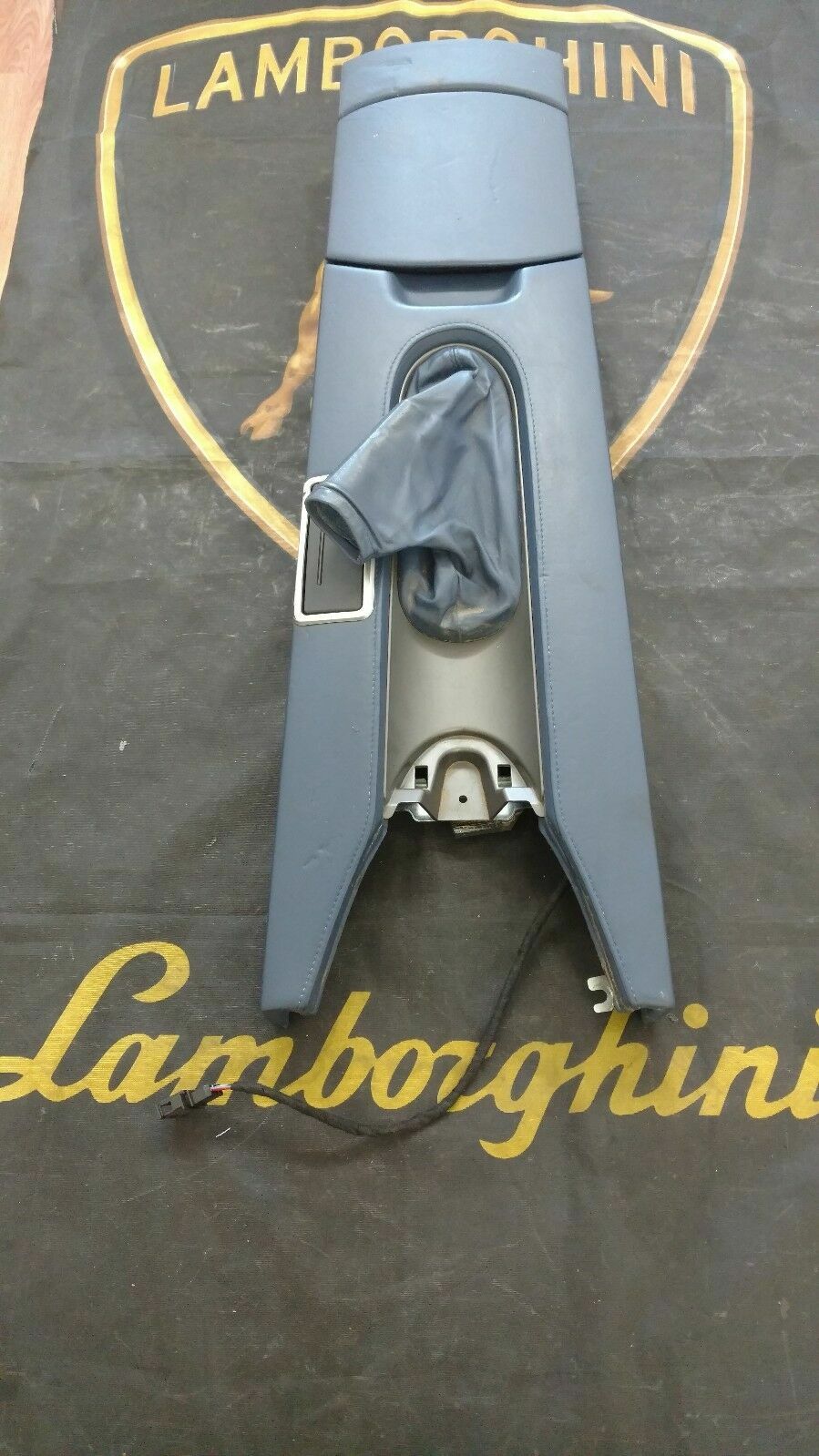 LAMBORGHINI GALLARDO COUPE CENTER CONSOLE TUNNEL ASSEMBLY OEM 401863242B