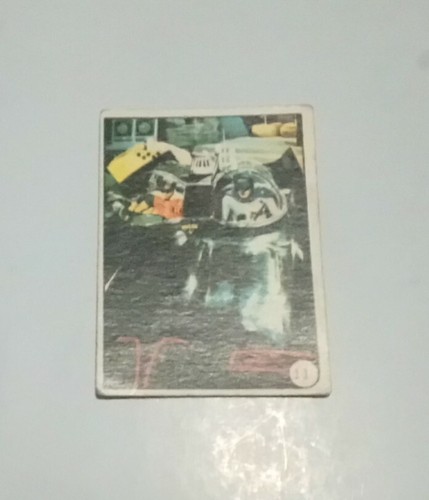 1966 Topps Batman Blue Bat #11 — Raw