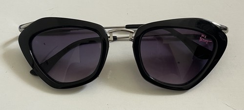 Betsey Johnson Sonnenbrille schwarz Cat Eye silberfarben Metallbesatz