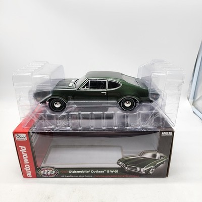 16V Auto World 1:18 1969 Oldsmobile Cutlass S W-31 MCACN Green Diecast Car