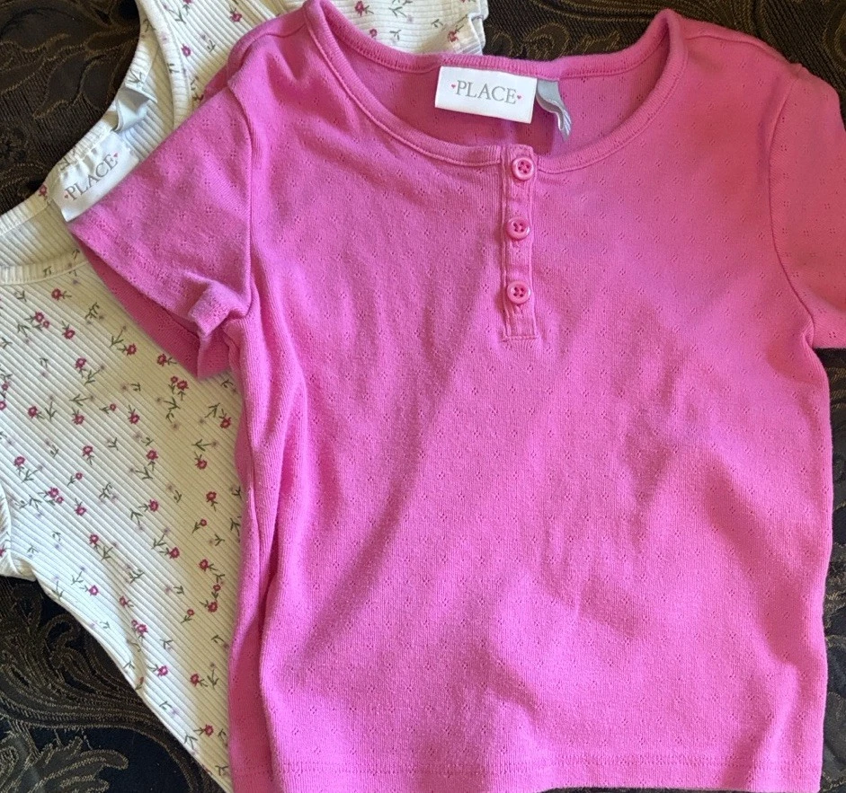 Camisetas infantis rosa e creme com estampa de flores manga curta tamanho 7/8 - Imagem 4 de 4