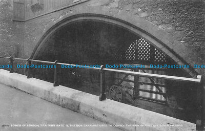 R090857 Tower of London. Verrätertor und der Waffenwagen gebraucht zur Förderung des B