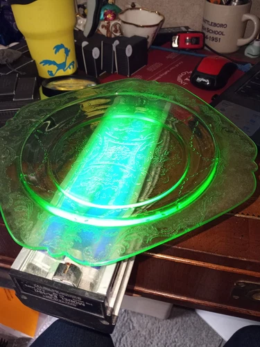 Vintage Madrid Federal Glass Green Vaseline Uranium luncheon plates