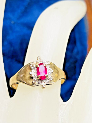 10 KT zweifarbiger massiver Goldring 0,25 kt Rubin tolle Farbe schönes Design zierlicher Ring