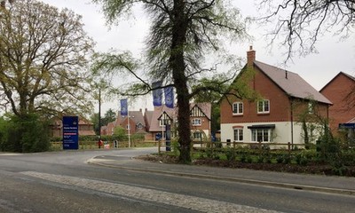 Foto 6x4 Haupteingang zum neuen Anwesen Elysian Gardens, Kenilworth Roa c2017
