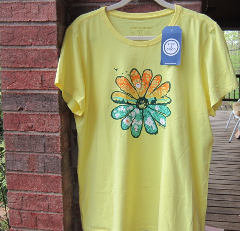 nwt Life is good xl women's short sleeve crusher t shirt Spring Daisy in  Lemon