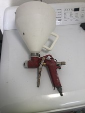 air hopper spray gun used for applying texture to walls and ceilings