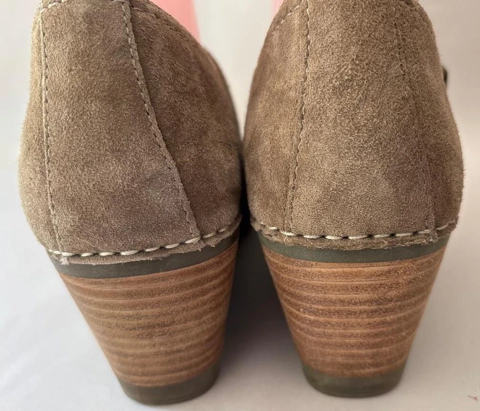 Zapato de cuña DANSKO "Sandra" Mary Jane Comfort gamuza topo talla 39 EE. UU. 8,5-9 Foto 4 de 4