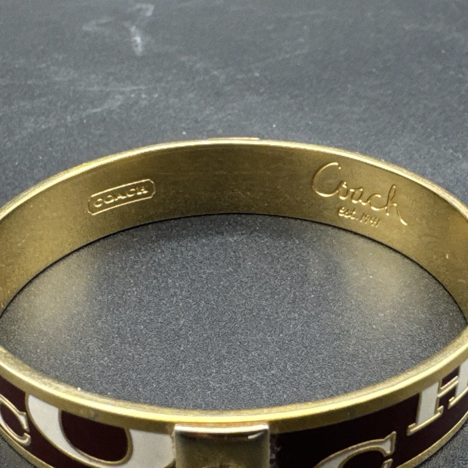 Brazalete Brazalete Coach Metal Tono Dorado Logo Esmalte Marrón y Blanco Foto 2 de 4