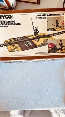 Vintage Tyco Automatic Crossing Gate (Ho scale).