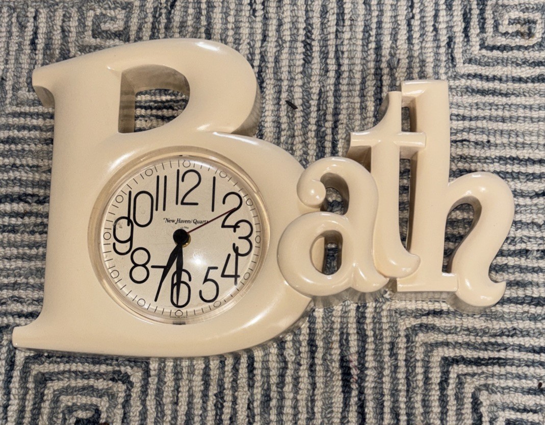New Haven Quartz Vintage 80s Bath Novelty Wall Clock Cream