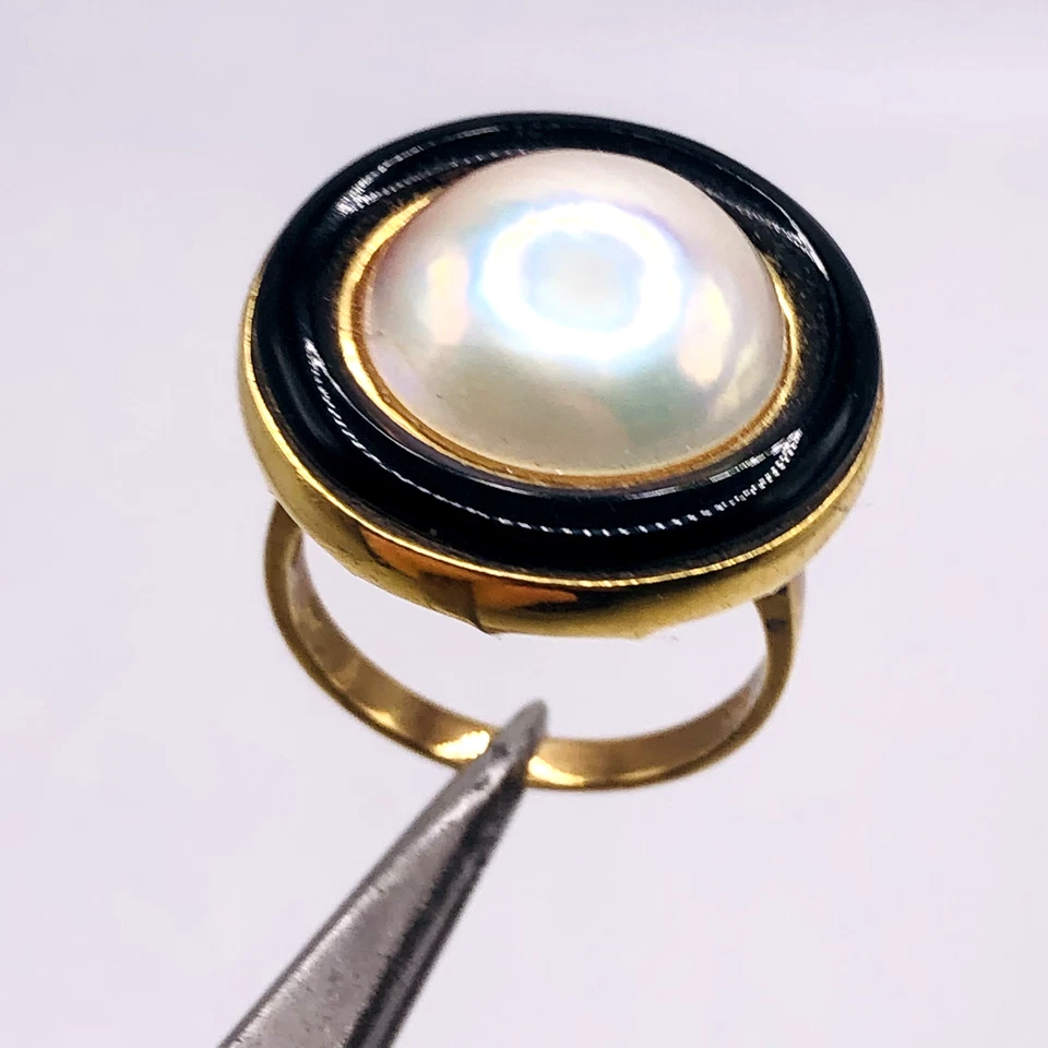 Антикварное коктейльное кольцо из желтого золота 14 карат с круглым жемчугом Мабе и черным ониксом 7,5 г размер 7 - Изображение 3 из 4