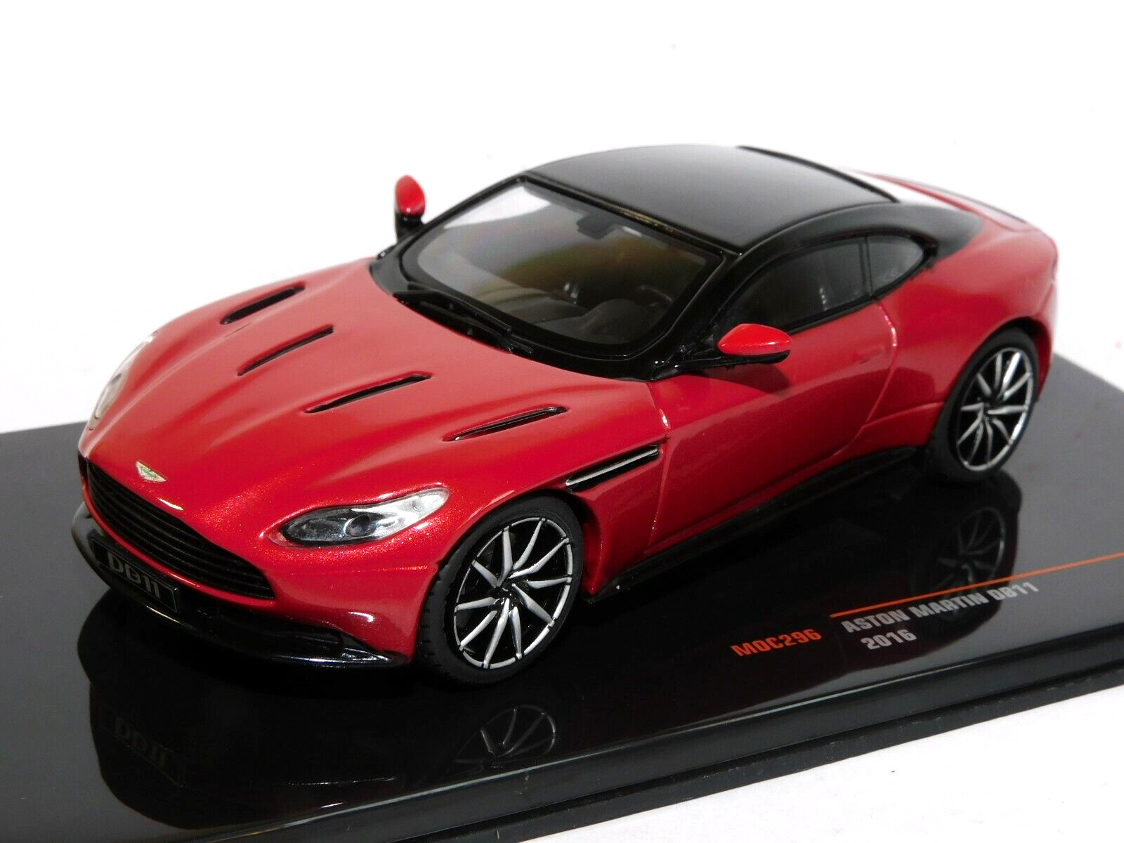 IXO ASTON MARTIN DB11 2016 METALLIC RED 1/43 MOC296